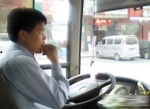 司机排队吃瓜图片,共享闲暇时光