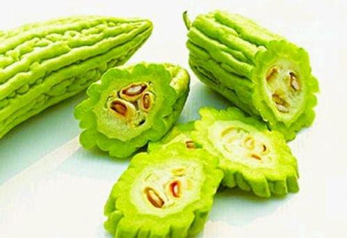 用牙齿啃皮就可以吃梨瓜,梨瓜的便捷美味体验